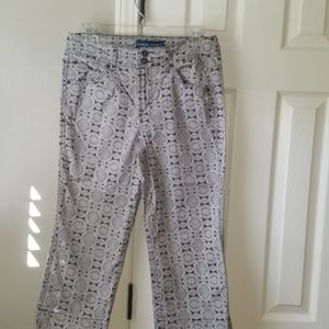 👖 $4/$25. Bandelino Capris/FINAL PRICE